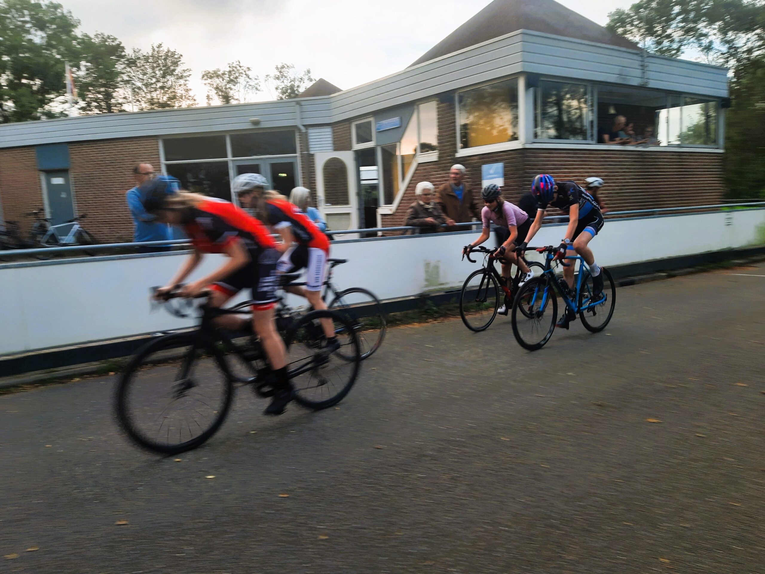 dames jun en Lars gestart